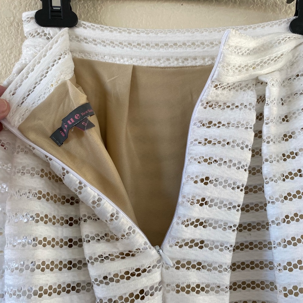 Issue New York Classy and Edgy White Long Skirt and Top Sz S - Picture 5 of 11